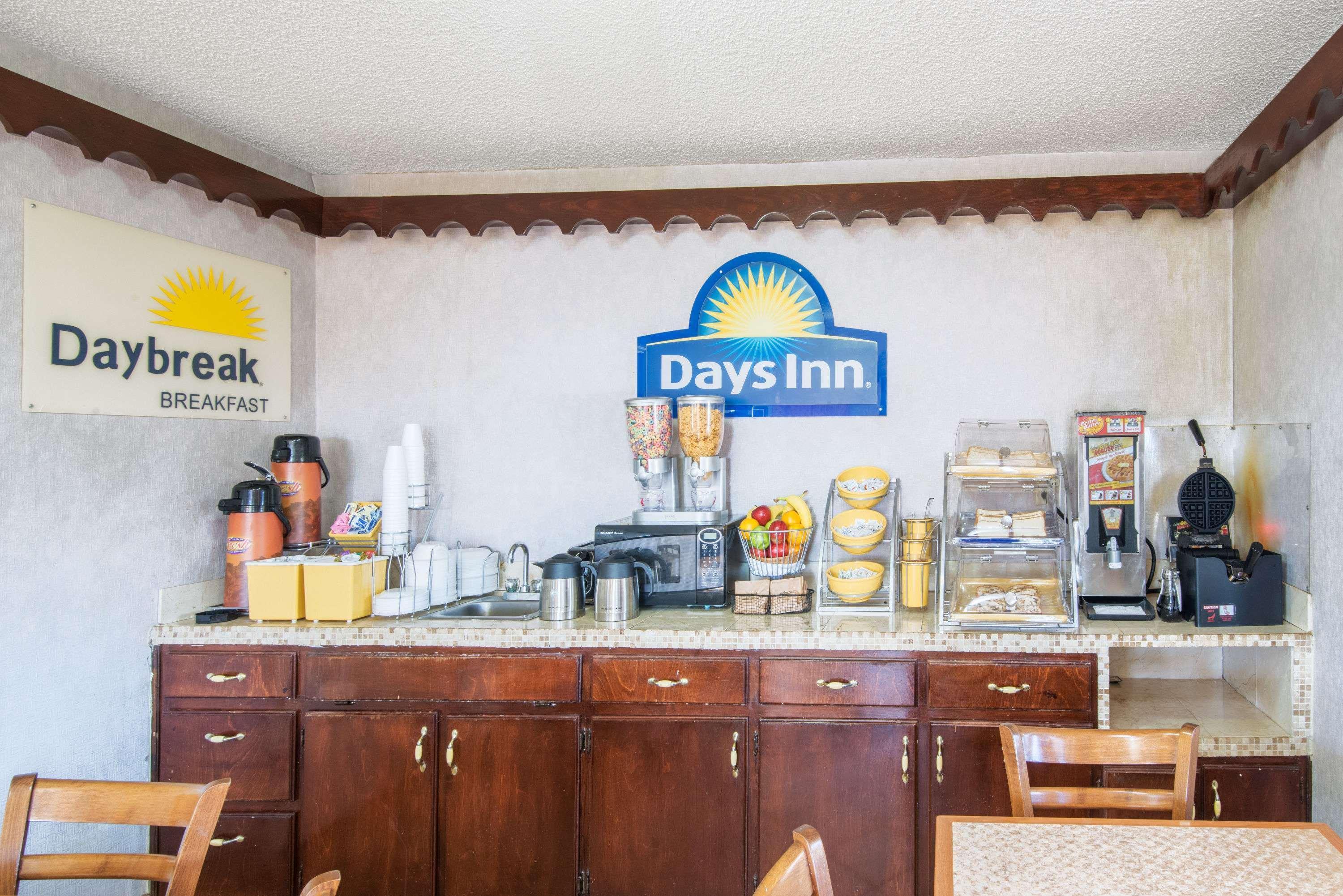 Days Inn By Wyndham Opelika Eksteriør billede