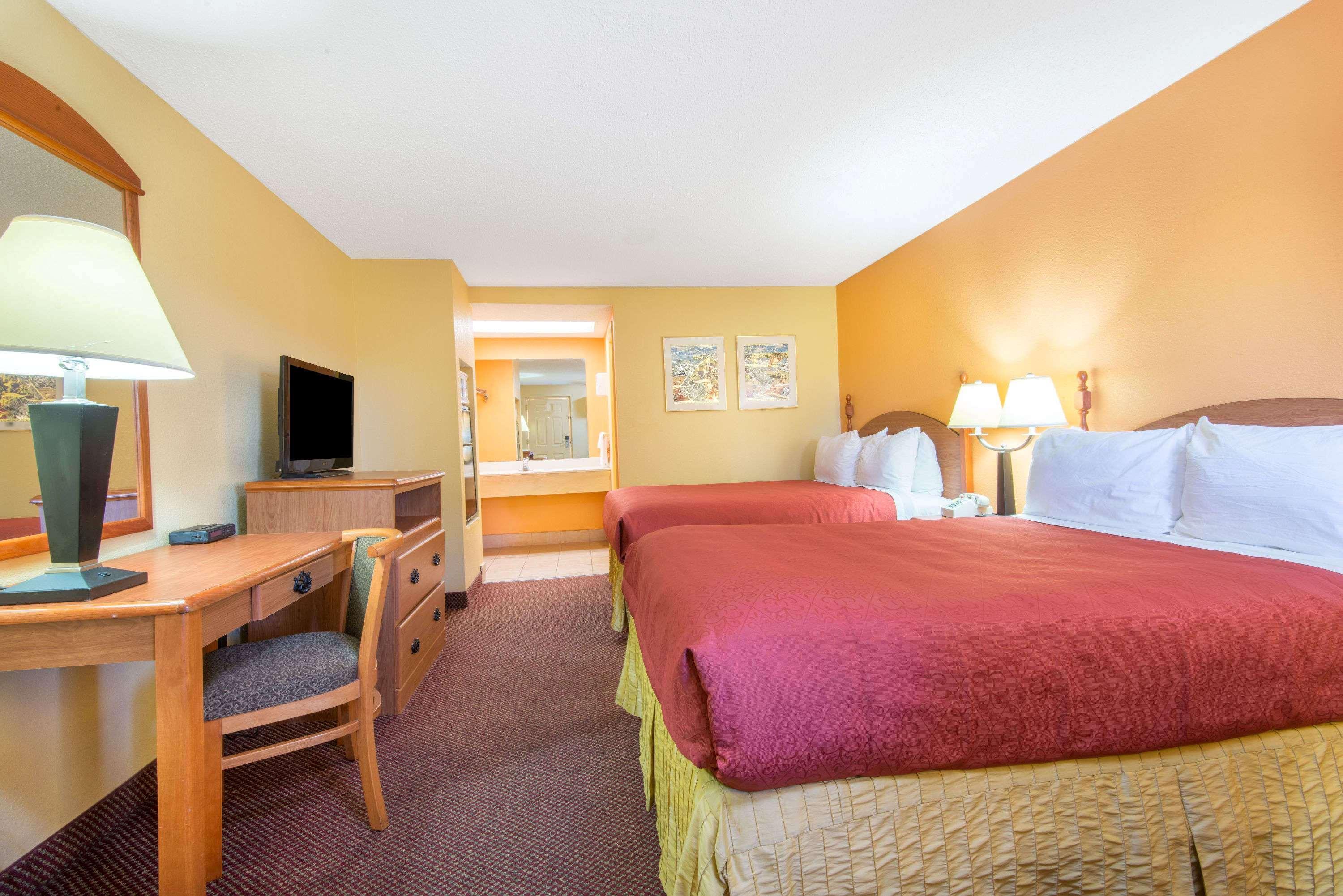 Days Inn By Wyndham Opelika Eksteriør billede